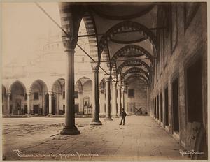 Colonnade de la Cour de la Mosquée du Sultan-Ahmed