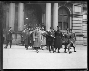 Official welcome of unknown figure, City Hall