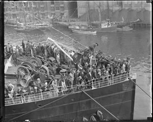 SS Canopic lands in Boston, 4000 immigrants flock to U.S. daily