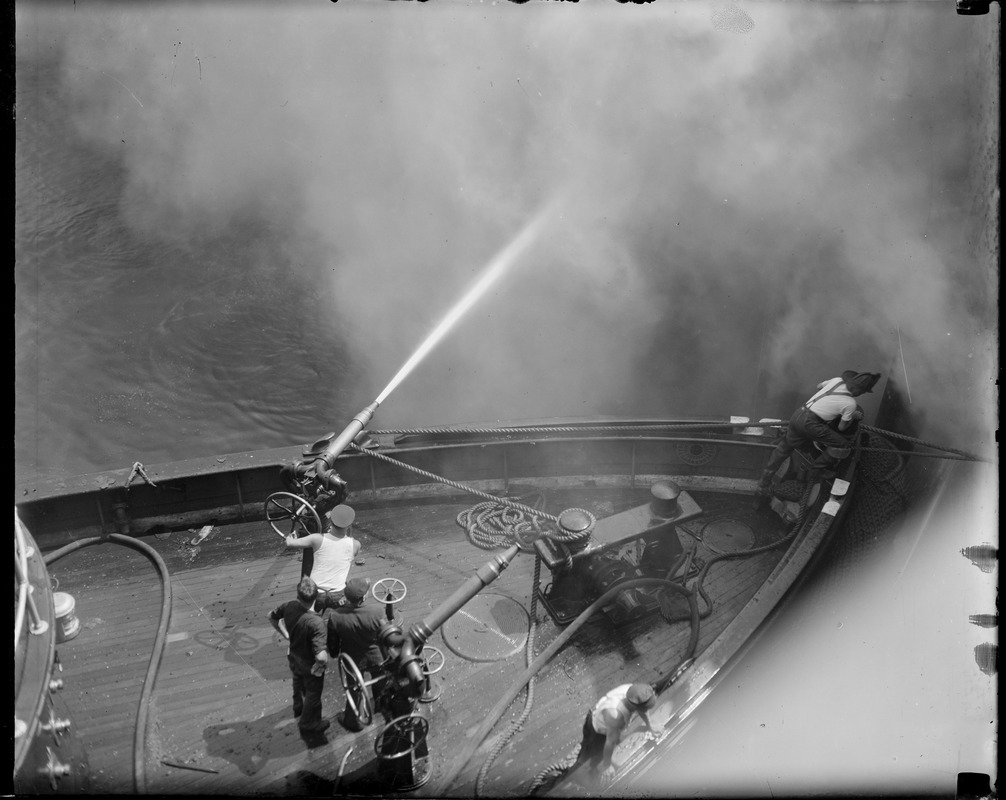 Boston fireboat Matthew Boyle/Engine 44 fighting fire