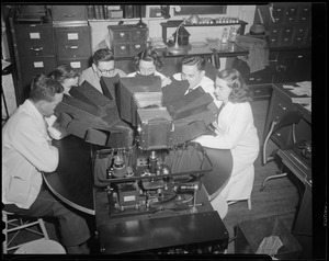 Women and men working in laboratory