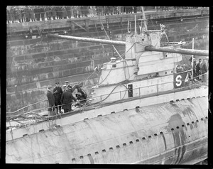 Secretary of the Navy Wilbur inspects ill-fated sub S-4 at Navy Yard