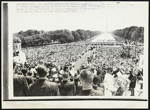 Honor America Day Crows- Viewed form the Lincoln Memorial, a crowd of several thousand gathers in front of the memorial and alongside the Reflecting Pool beyond to hear participants in opening ceremonies of honor America Day today.