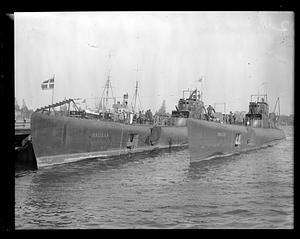 Italian subs Balilla (L) and D. Millelire (R) in Navy Yard