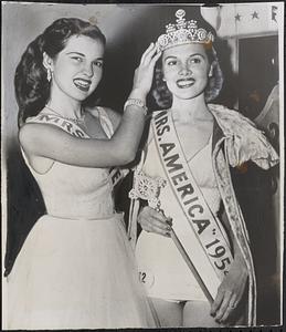 Mrs. Evelyn Joyce Schenck (left), Mrs. America of 1953, and Mrs. Erna Snyder, 24, Mrs. America, 1954