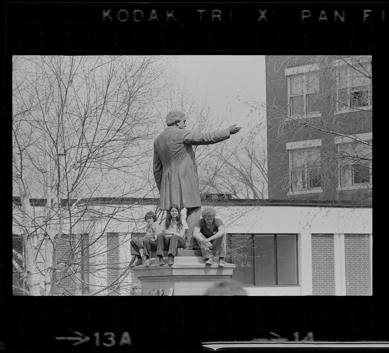 Crowd waiting to see President Gerald Ford in Concord, New Hampshire