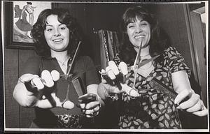 Gals charge barber chauvinism