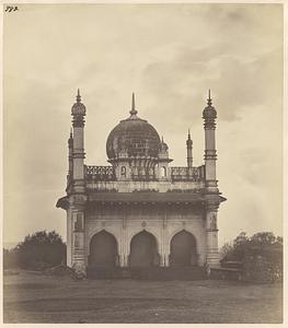 Front view of the mosque at Sampgaon, Belgaum District