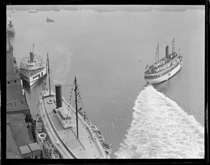 SS Dorothy Bradford (R) LR Miles Standish - Boston - Provincetown