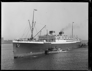 SS Britannic - Boston. Tug Venus.