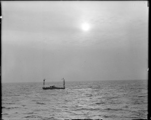 Hammond's first radio boat off Gloucester. The boat is run from the shore as no one is aboard.