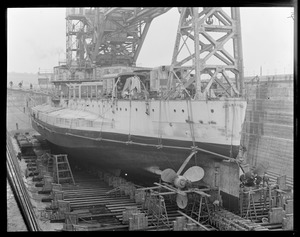USS Kearsarge - largest crane