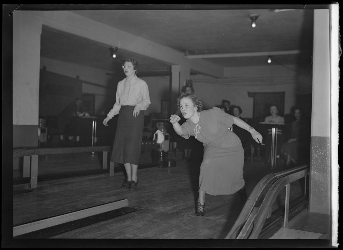 Women bowling