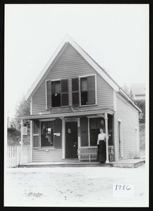 Post office and laundry agent just outside Grove entrance, c. 1907