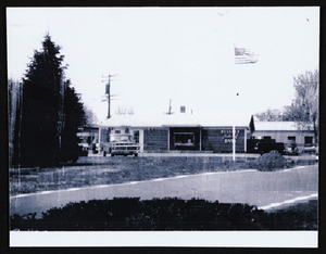 First building on right of Railroad Ave., site of original Hamilton branch of the Beverly First National Bank