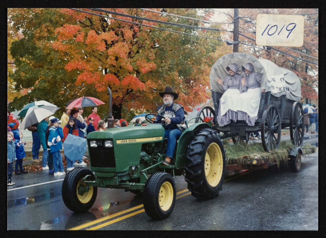 Bicentennial parade, 1993, Arthur Crosbie, historical society float