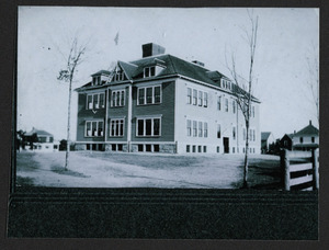 South School, Hamilton, Mass with the new addition, 1907
