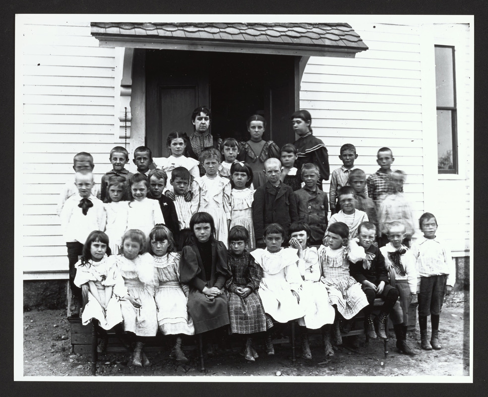 South Grammar School group, Railroad Ave., So. Hamilton, Mass.