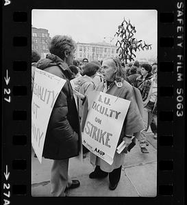 Boston University staff/faculty strike: Professor Howard Zinn, Commonwealth Avenue, Boston