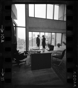 Mayor Collins, left, and Mayor-Elect White discuss city matters during the first meeting between the two at the new City Hall in the Government Center