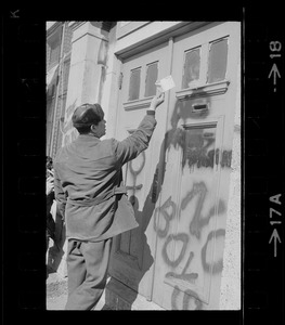 Western Union representative George Welford tries to persuade women inside Harvard building that he's not a law officer and is only trying to deliver a telegram