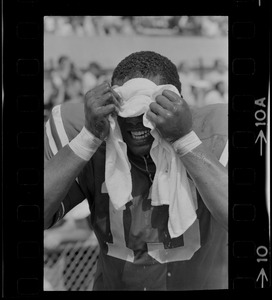 R. C. Gamble, Pats' standout sophomore running back, douses himself with a sopping wet towel to counteract 90 degree temperatures which prevailed during club's intra-squad scrimmage