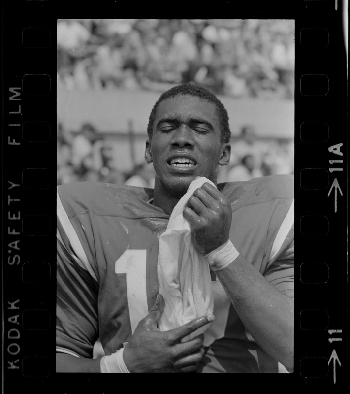 R. C. Gamble, Pats' standout sophomore running back, douses himself with a sopping wet towel to counteract 90 degree temperatures which prevailed during club's intra-squad scrimmage