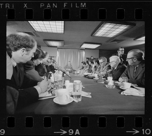 Vice President Agnew faces newsmen, photographers and newsreel cameramen during Newton press conference