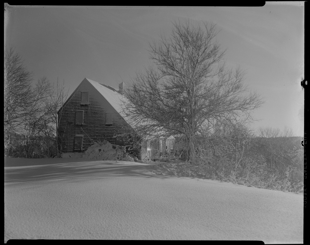 Hoxie House, Sandwich, snow scene Digital Commonwealth