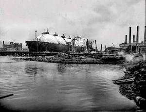 LNG tanker Libra at dock unloading in Everett