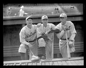3 Detroit in dugout