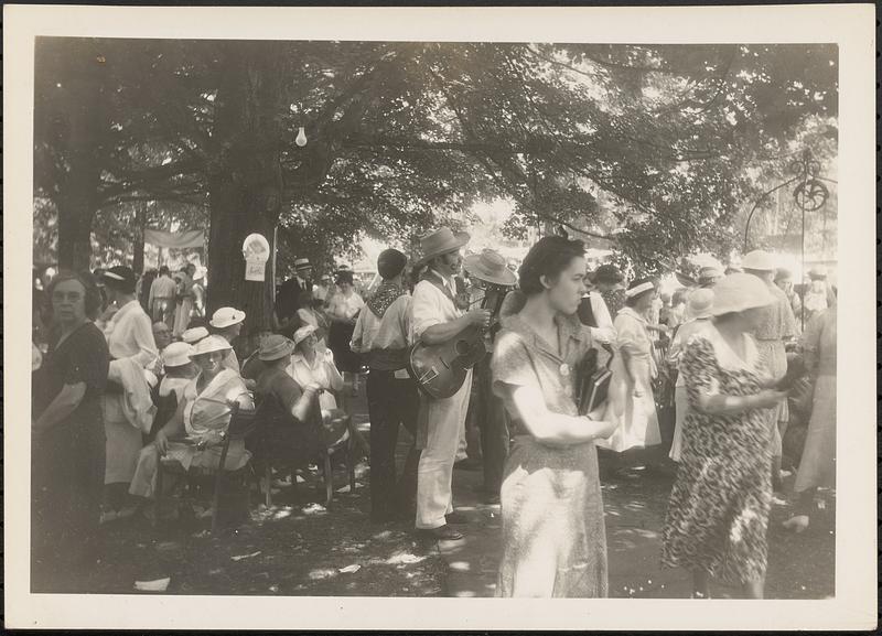 Crowd, street fair