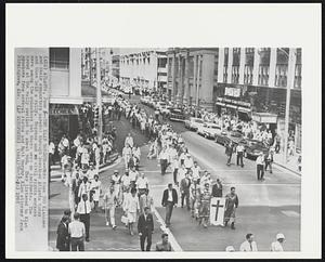 The Klan Marches--More than 500 Klansmen and their supporters paraded through downtown Atlanta today and then held a rally. Negroes and civil rights workers were among the onlookers but there were no incidents. The crowd at the rally swelled to about 900. They listened to Klan speakers from several states and Matt Murphy, Klan attorney from Birmingham, Ala.