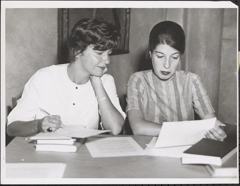 Women register at Fogg Art Museum... Harvard
