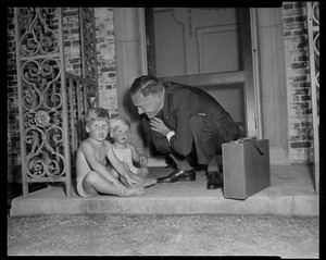 Henry Cabot Lodge, Jr. with grandsons on doorstep of Beverly home