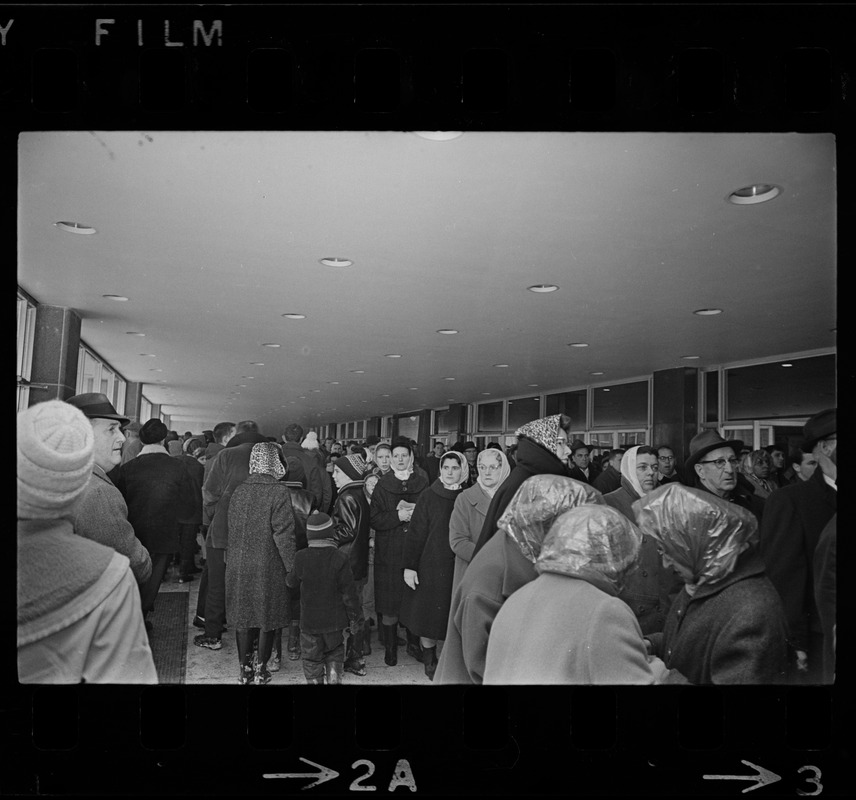 Crowds lined up waiting to enter War Memorial Auditorium