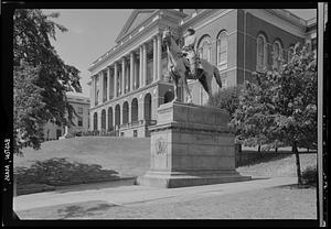 General Hooker sculpture in summer, Boston