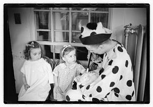 Harry W. Syer magician at Children's Hospital