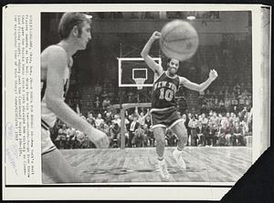 A Dance for Number 18--New York's Walt Frazier dances as the ball drops from his two-seconds-to-go free throw that gave the Knicks their record 18th straight NBA victory in Cleveland Friday night, edging past the Cincinnati Royals 106-105.
