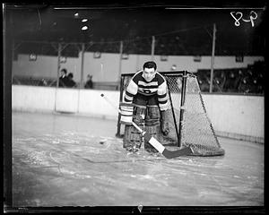 Bruins goalie Tiny Thompson