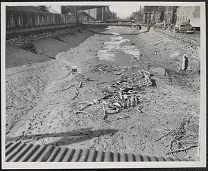 1st Level Canal looking north from Sargeant Street bridge