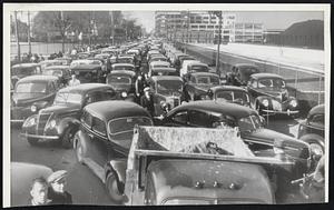 Ontario Pickets Create Traffic Jam – At Windsor, strikers erected a barricade of automobiles and buses around the strike-bound Ford Motor Co. of Canada plant, causing a traffic blockade a mile long.