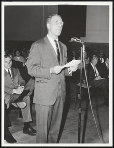 Sec of State Kevin White oppening at hearing at Woodrow Wilson School Dorchester, informer of Bill