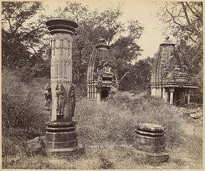 Temples and columns at Baroli