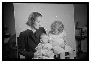 Collier Mrs. & 2 children