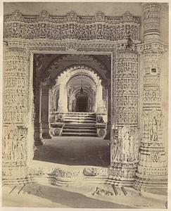 Hathi Singh's Mandir, looking through the gateway