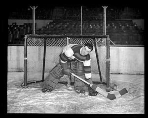 Bruins goalie Tiny Thompson