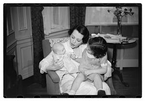 Bebe Daniels and family