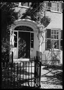 Newburyport, exterior doorway