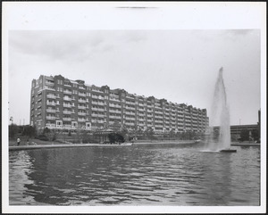 Thomas Graves' Landing condos overlooking Lechmere Canal